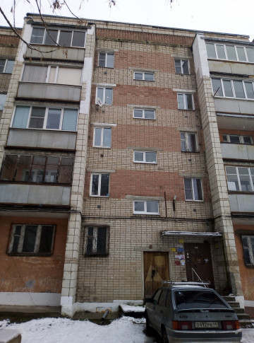 Производится замена окон в МОП в доме № 5 по ул. Красной Армии