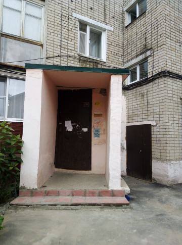 Ремонт ступеней и козырька над подъездом по ул. Островского, д. 9/3