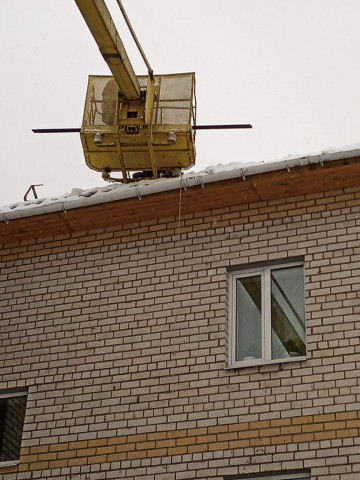 Установка снегозадержателей по ул.  10 годовщины октября, д. 16А