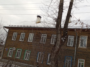 Установка снегодержателей в доме номер 138 по ул. Октябрьской революции