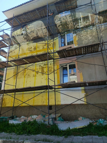 Начался капитальный ремонт фасада в доме № 83А по улице Октябрьской революции