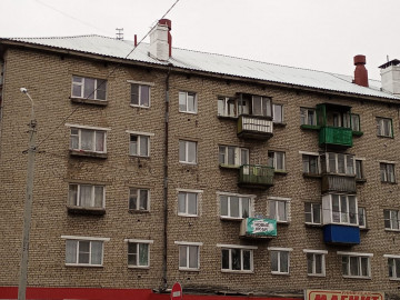 Продолжается капитальный ремонт кровли по ул. 10 годовщины октября, д. 35