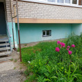 Установка подвальных окон в доме № 35 по улице Карла Маркса