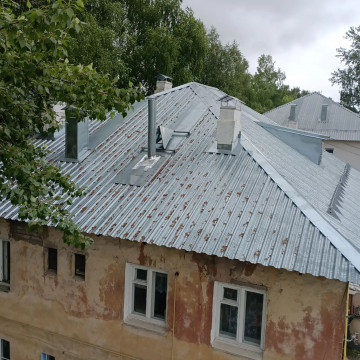 Ремонт вентиляционной шахты и установка снегореза в доме № 73 по улице Октябрьской революции