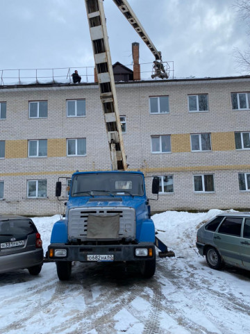 Очистка снега от наледи по ул. Чапаева, д. 31