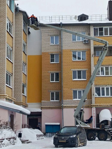 Очистка крыш от снега и наледи