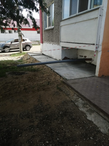 Продолжается ремонт отмостки в МКД по адресу ул. Комсомольская, д. 26