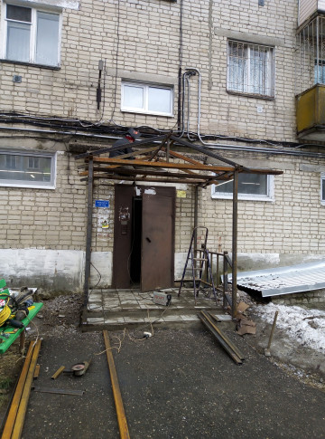 Ремонт над подъездных козырьков по улице Социализма , д. 29