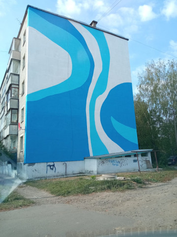 Продолжается капитальный ремонт фасада по улице  Парижской коммуны, д. 3