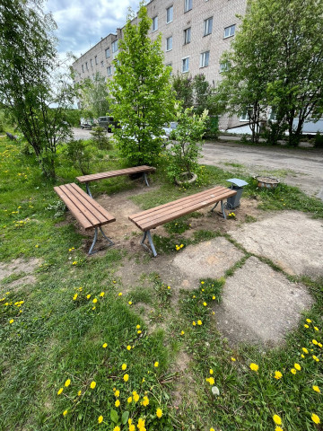 Установка лавочек у дома № 4 по улице Ивана Сусанина, дома № 65 по улице 3 Интернационала и в доме № 23 по улице 1905 года.