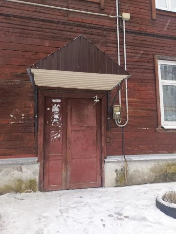 Ремонт козырьков над подъездами в доме № 134 по улице Октябрьской революции