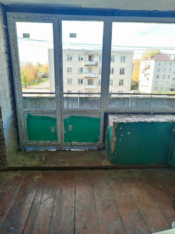 Замена окна в холле 4 этажа дома № 23 по улице октябрьской революции