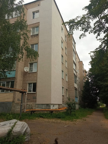 Продолжается ремонт фасада в доме № 16 по улице Ивана Сусанина
