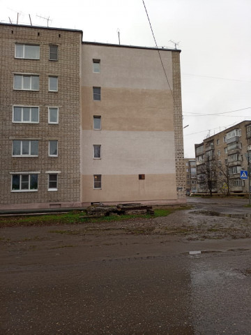 Продолжается капитальный ремонт фасада в доме № 13 по ул. Островского