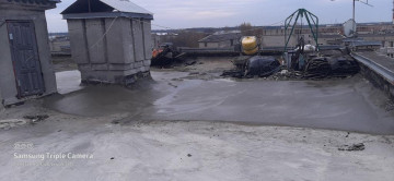 Продолжается ремонт крыши по улице Островского, д. 38