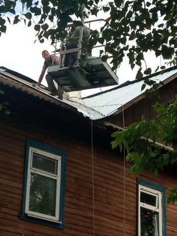 Частичный ремонт крыши в доме № 142 по улице Октябрьской революции