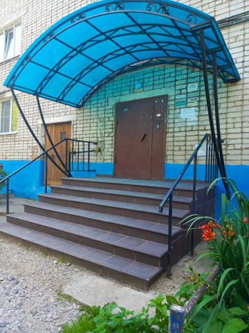 Ремонт крыльца в доме № 3 по улице Парижской коммуны