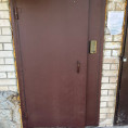 Установка дверей на подъезды в доме № 31 А по улице Чапаева